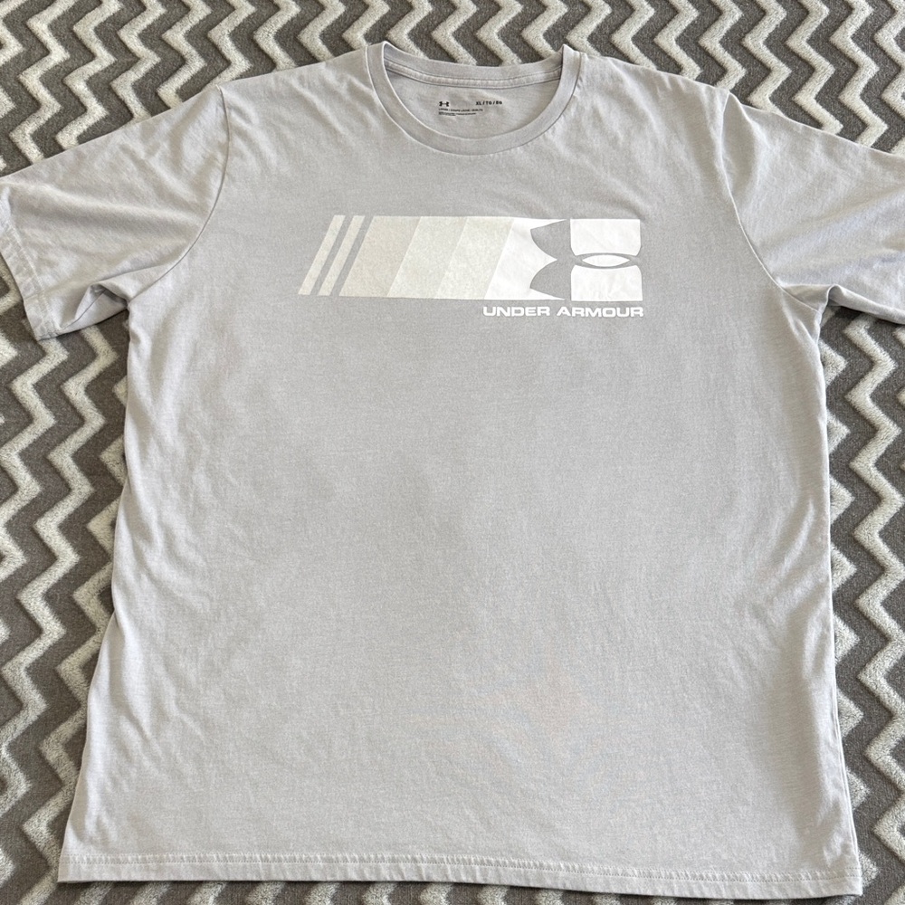Under Armour Light Gray Short Sleeve Tee